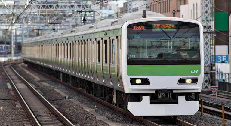 JR_East_E231_series_EMU_521