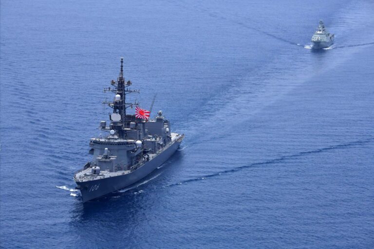 JS_Samidare_(DD-106)_and_Royal_Navy_of_Oman_patrol_vessel_KHASSAB._In_the_Arabian_Sea