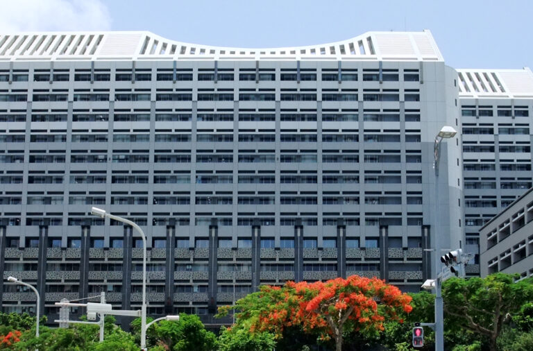 Okinawa_Prefectural_Government_Headquarters01ss3200