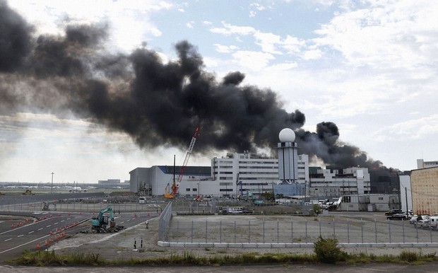 Incêndio em área de demolição perto do Aeroporto de Haneda não afetou voos