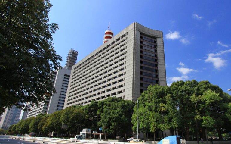 Quatro jovens são presos no Japão por embriagar e roubar homem com deficiência intelectual