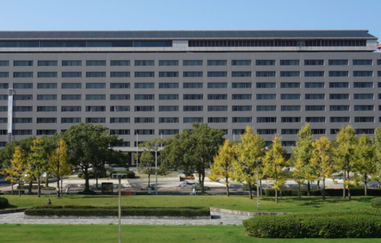 Fukuoka_Prefectural_Government_Building_2018