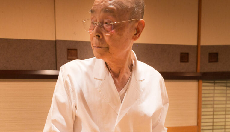Jiro_behind_the_counter_(19137550458)