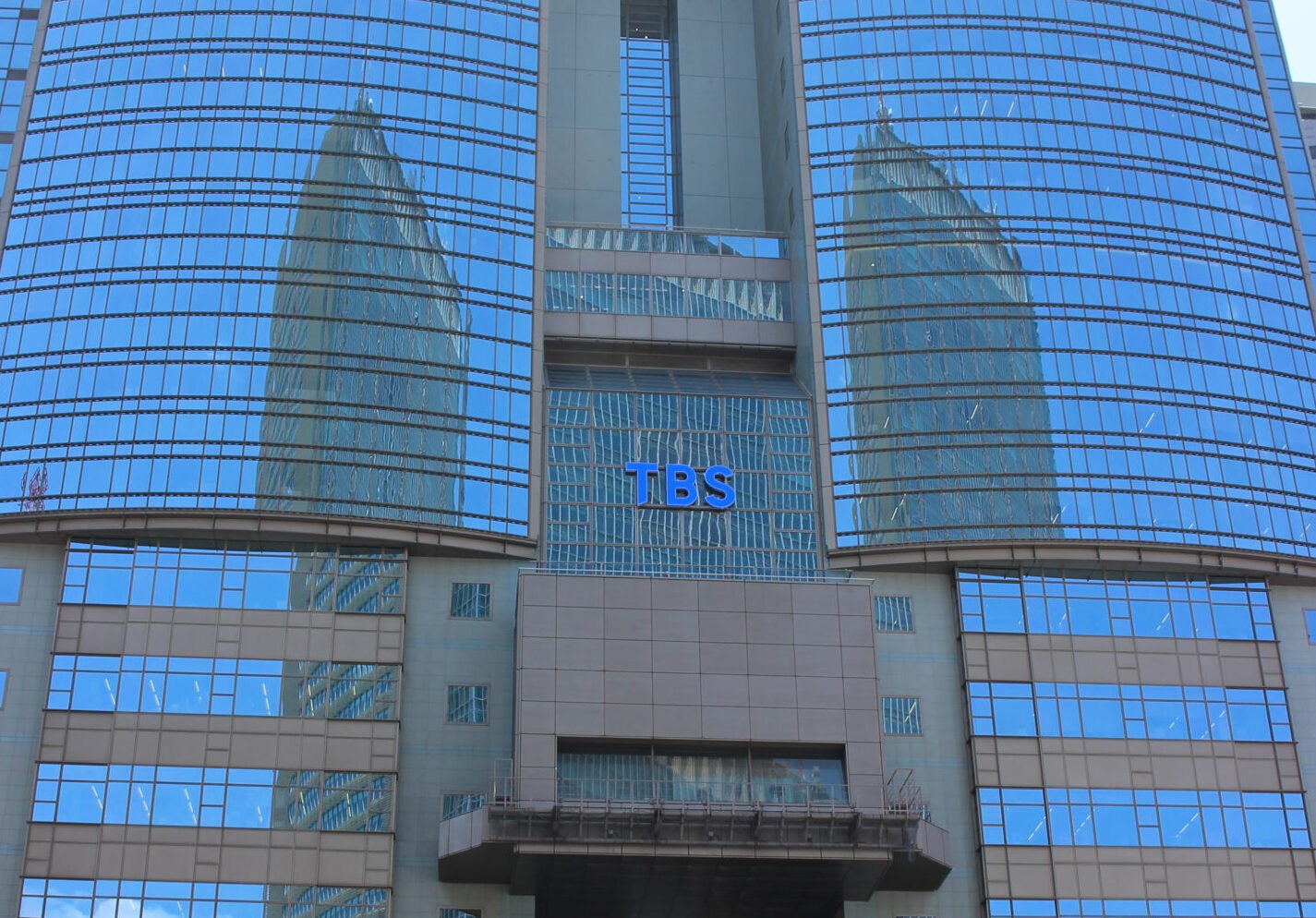 Comediante Shohei Osada quebra o pé durante gravação do programa “SASUKE Ninja Warrior 2025”