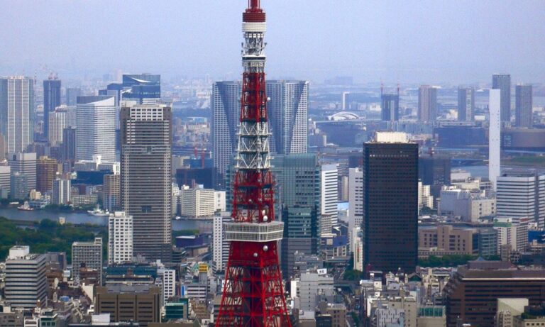 Tokyo_Tower_and_around_Skyscrapers