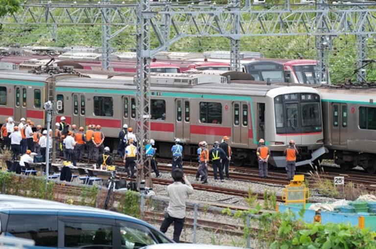 Tokyu Den-en-Toshi - trem colisão 2