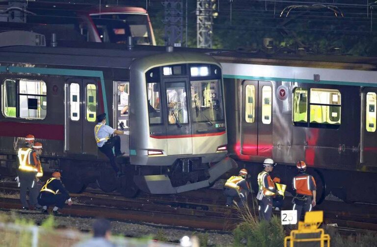 Tokyu Den-en-Toshi - trem colisão