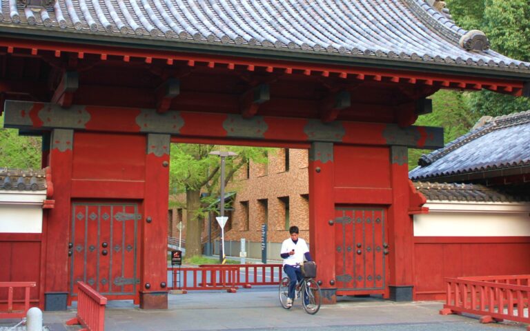 University_of_Tokyo_-_Akamon_April_2010