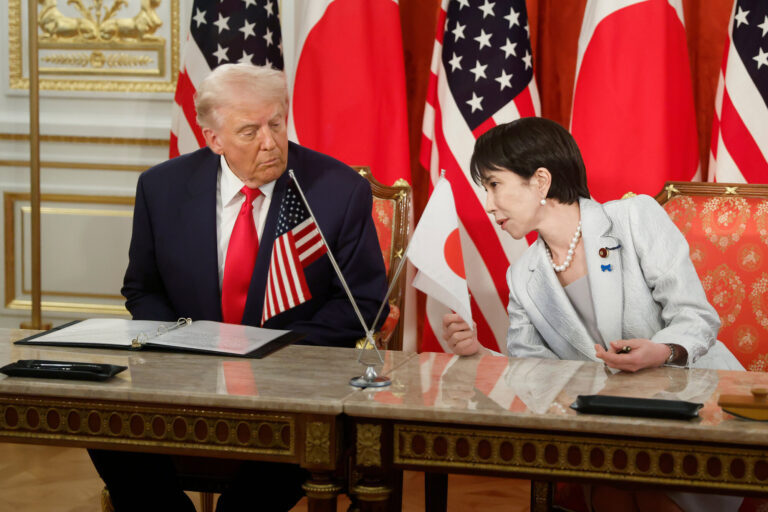 Takaichi utiliza “Carta Abe” em encontro com Trump após visita ao Imperador