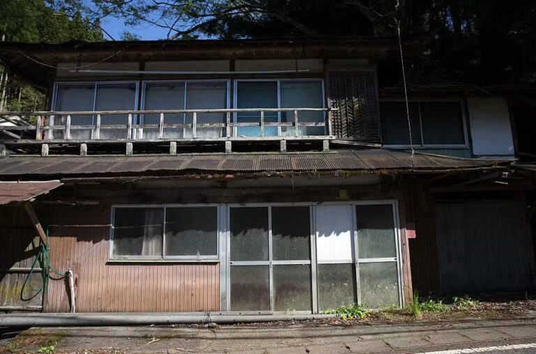 Casa abandonada Japão 01
