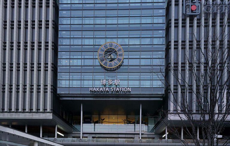 JR_Hakata_station_,_JR_博多駅_-_panoramio_(7)