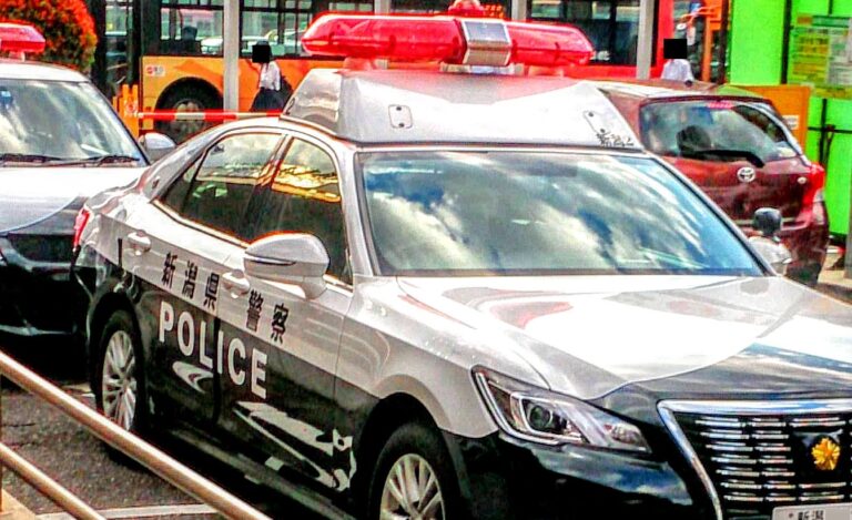 Niigata_POLICE_Car_TOYOTA_and_SUZUKI