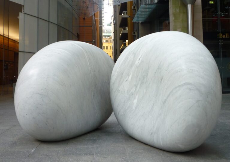 _Touchstone__Kan_Yasuda,_Aurora_Place,_Sydney