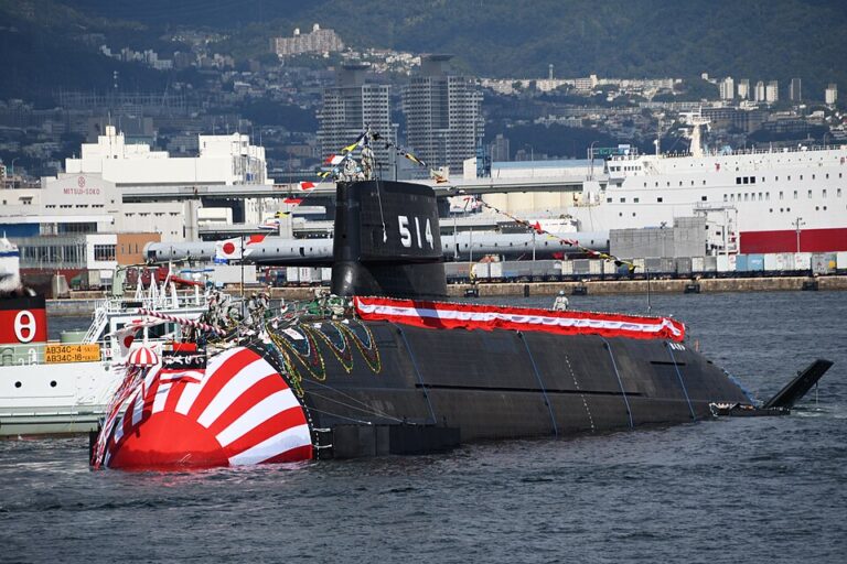 JS_Hakugei(SS-514)_launching_ceremony_at_Kawasaki_Heavy_Industries_Kobe_Shipyard_October_14,_2021_13