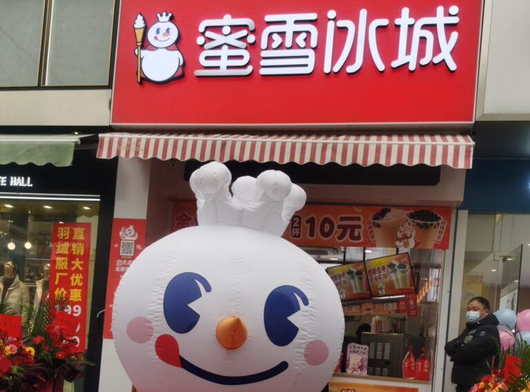 Mixue_Ice_Cream_&_Tea__Snow_King__mascot_at_Lianfeng_Square