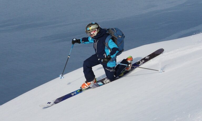 Telemark_skiing_Lyngen_Alpen_Arnoya_skitor