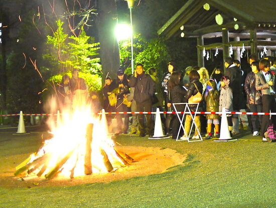Idosa fica ferida após roupa pegar fogo em ritual de Ano Novo no Japão