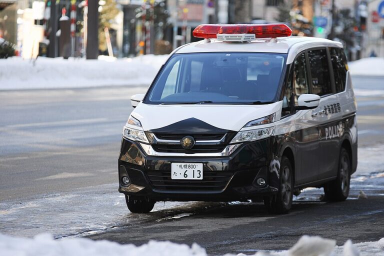 Hokkaido_Pref._Police_Nissan_Serena