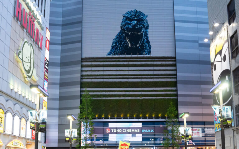 Kabukicho_Cinecity_Square_(53085958331)