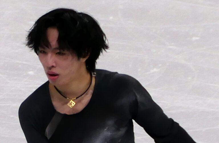 performs in the men's short program at the 2024 World Figure Ska