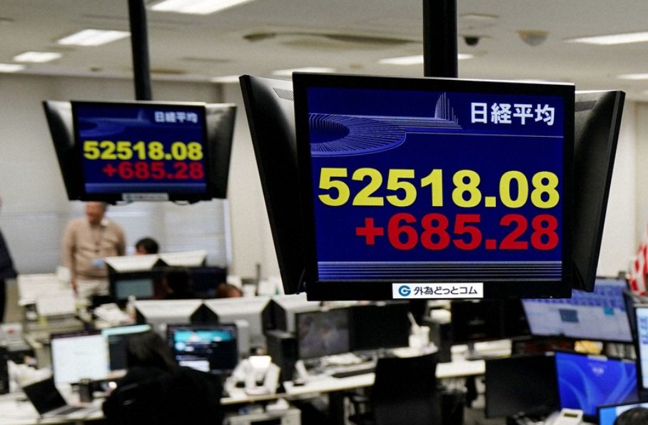 Mercado financeiro em chamas: Nikkei 225 atinge recorde histórico com plano Trump para Venezuela e políticas de Takaichi