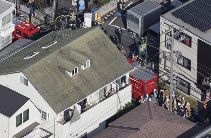 Tragédia em Suginami: Oficial de justiça e funcionário são esfaqueados durante despejo em Tóquio