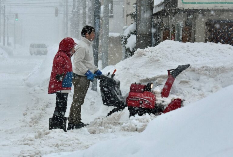 O inverno rigoroso: 27 vítimas fatais pelas fortes nevascas no Japão