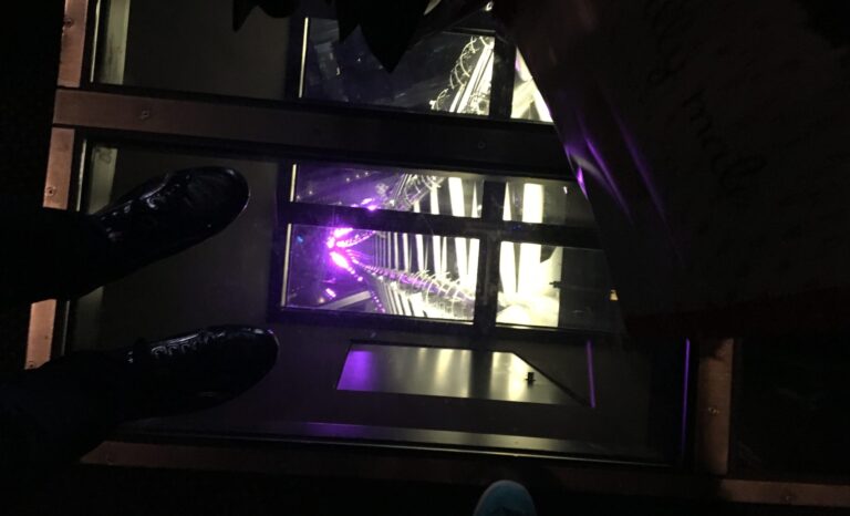 Peep_hole_Tokyo_Skytree