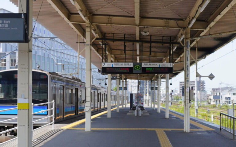 JR_East_Ishinomaki_Station_Platform_1・2,_Miyagi_Pref