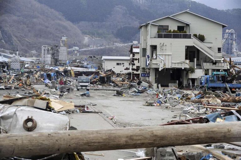 debris-fills-the-land-in-ofunato-japan-after-a-tsunami-77c958-1024
