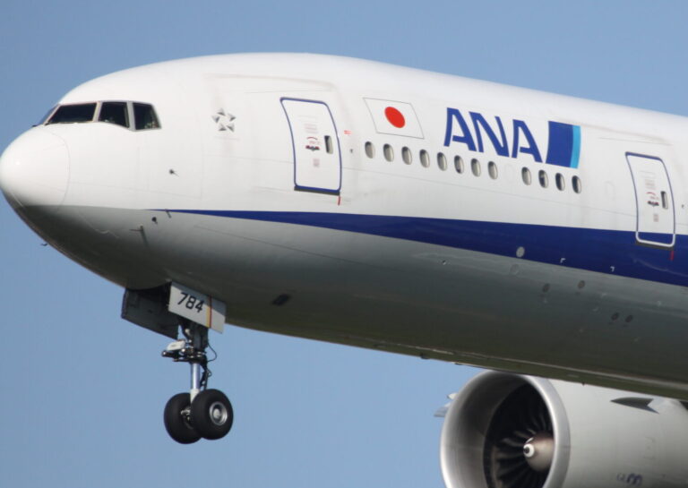 JA784A_Boeing_773_ANA_All_Nippon_With_Inspiration_Of_JAPAN_Titles_Nose_(13891270735)