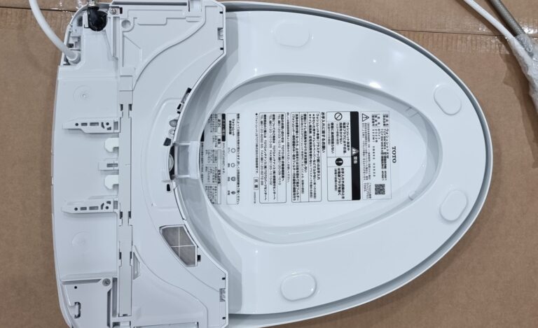 Toto_Washlet_TCF8WW88,_bottom_view