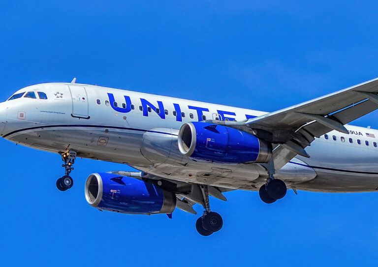 N879UA_United_Airlines_Airbus_A319-132