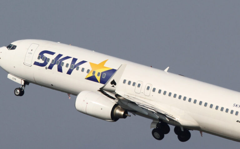 Skymark_B737-800(JA737R)_(4530560756)