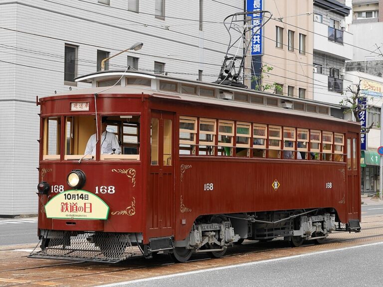 Nagasaki_Electric_Tramway_Type_160_168_20161014