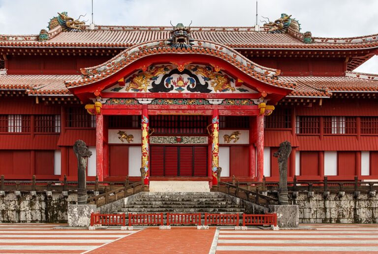 Naha_Okinawa_Japan_Shuri-Castle-01