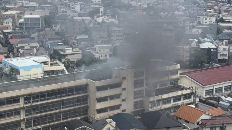 Incêndio em escola de Tóquio deixa feridos e mobiliza grande resgate