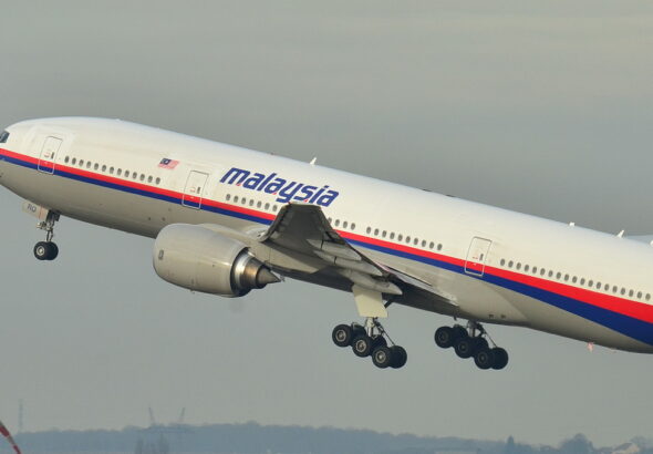 Boeing_777-200ER_Malaysia_AL_(MAS)_9M-MRO_-_MSN_28420_404_(9272090094)