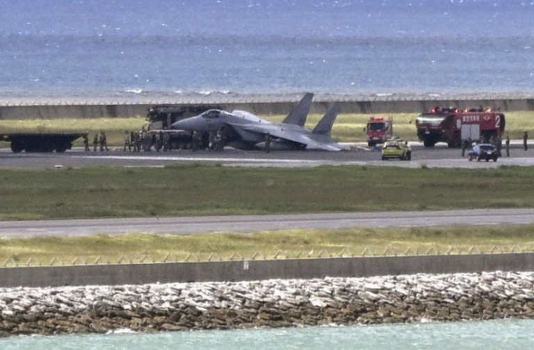 Caça na pista de Okinawa