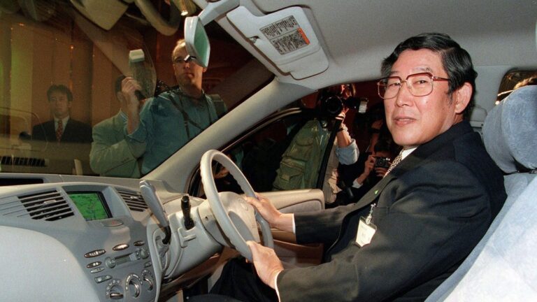 Hiroshi Okuda - ex presidente toyota