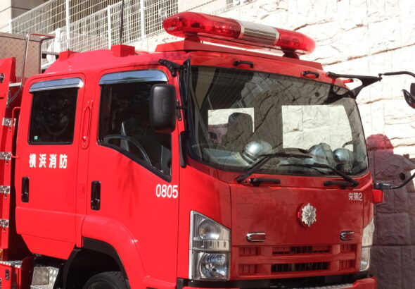Isuzu_Elf,_6th_Gen,_Pumper_truck,_Fire-engine_YCFD,_Double-cab
