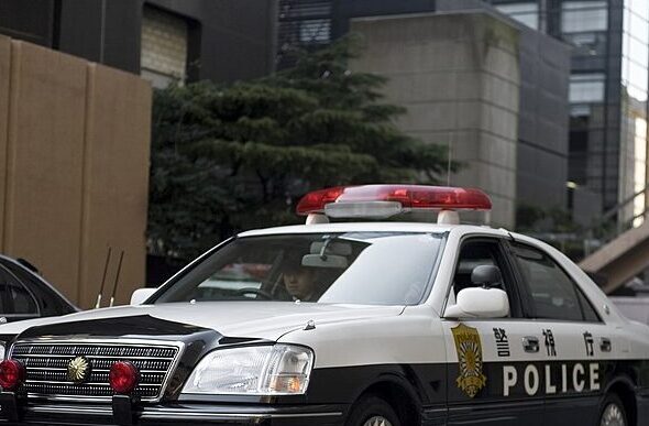 Tokyo_Metropolitan_Police_Department_Type_170_patrol_car_leading_Thai_prime_minister_convoy